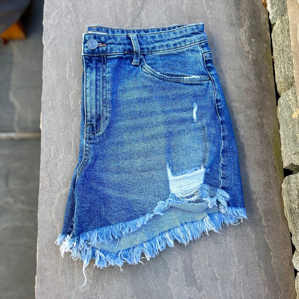 EUC - Kut From the Kloth Jane High Rise Long Short in Companion Wash